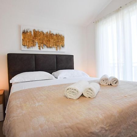 Apartments Karmen I Primošten المظهر الخارجي الصورة