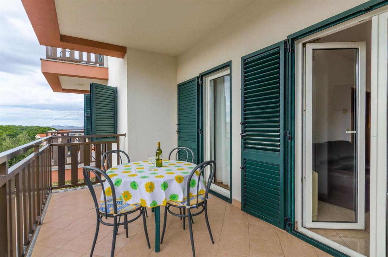 Apartments Karmen I Primošten الغرفة الصورة