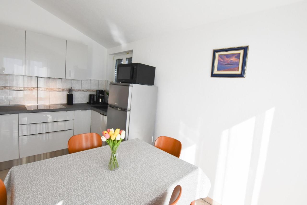 Apartments Karmen I Primošten المظهر الخارجي الصورة