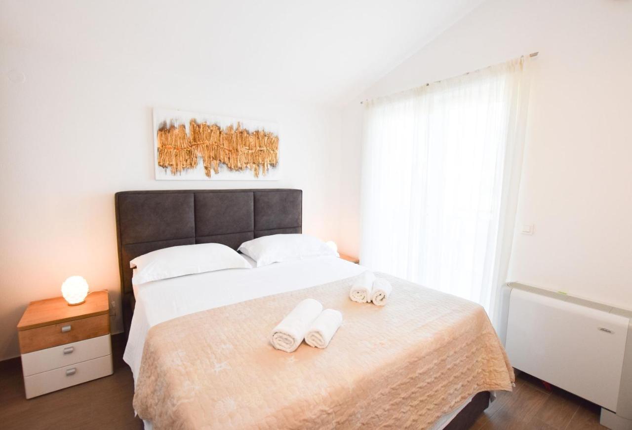 Apartments Karmen I Primošten المظهر الخارجي الصورة
