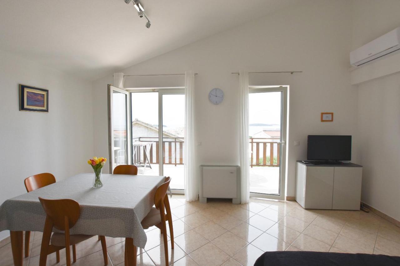Apartments Karmen I Primošten المظهر الخارجي الصورة