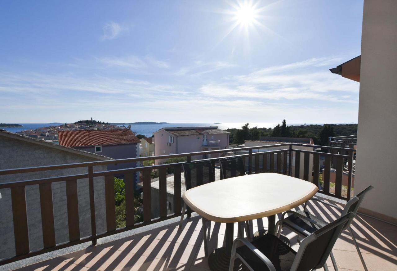 Apartments Karmen I Primošten المظهر الخارجي الصورة
