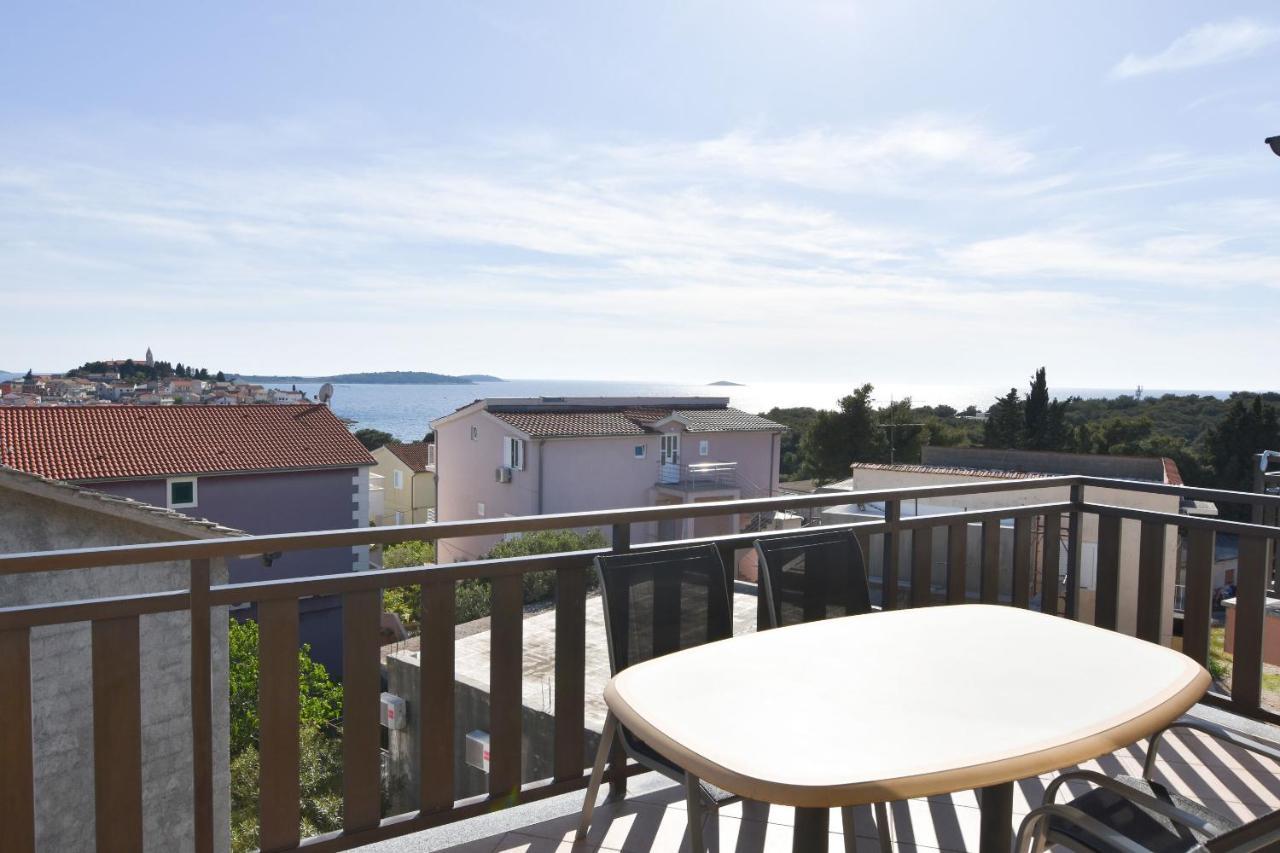 Apartments Karmen I Primošten المظهر الخارجي الصورة