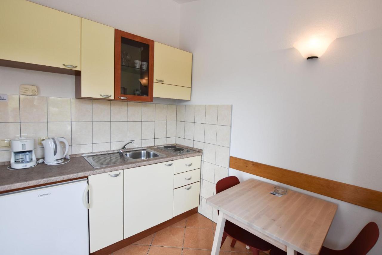 Apartments Karmen I Primošten المظهر الخارجي الصورة