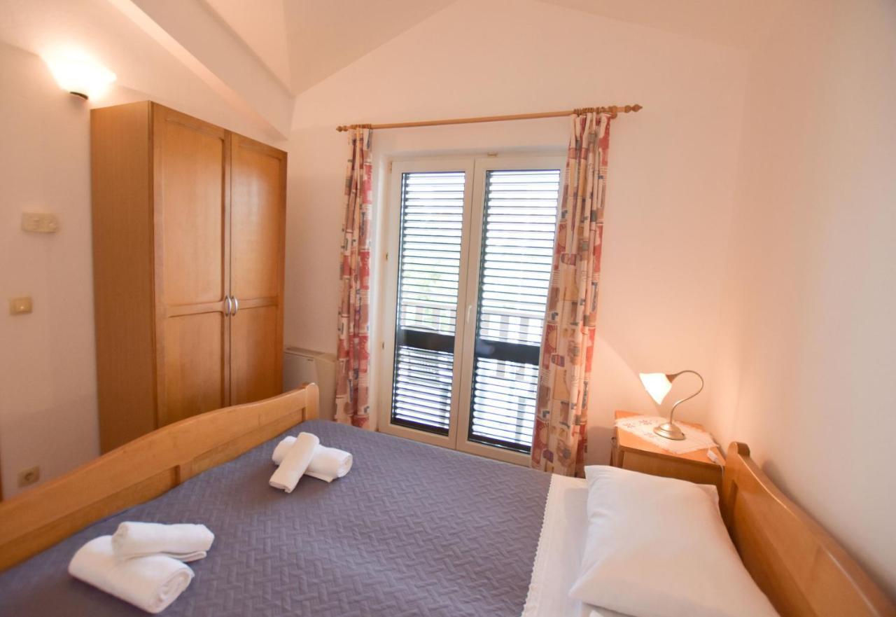 Apartments Karmen I Primošten المظهر الخارجي الصورة