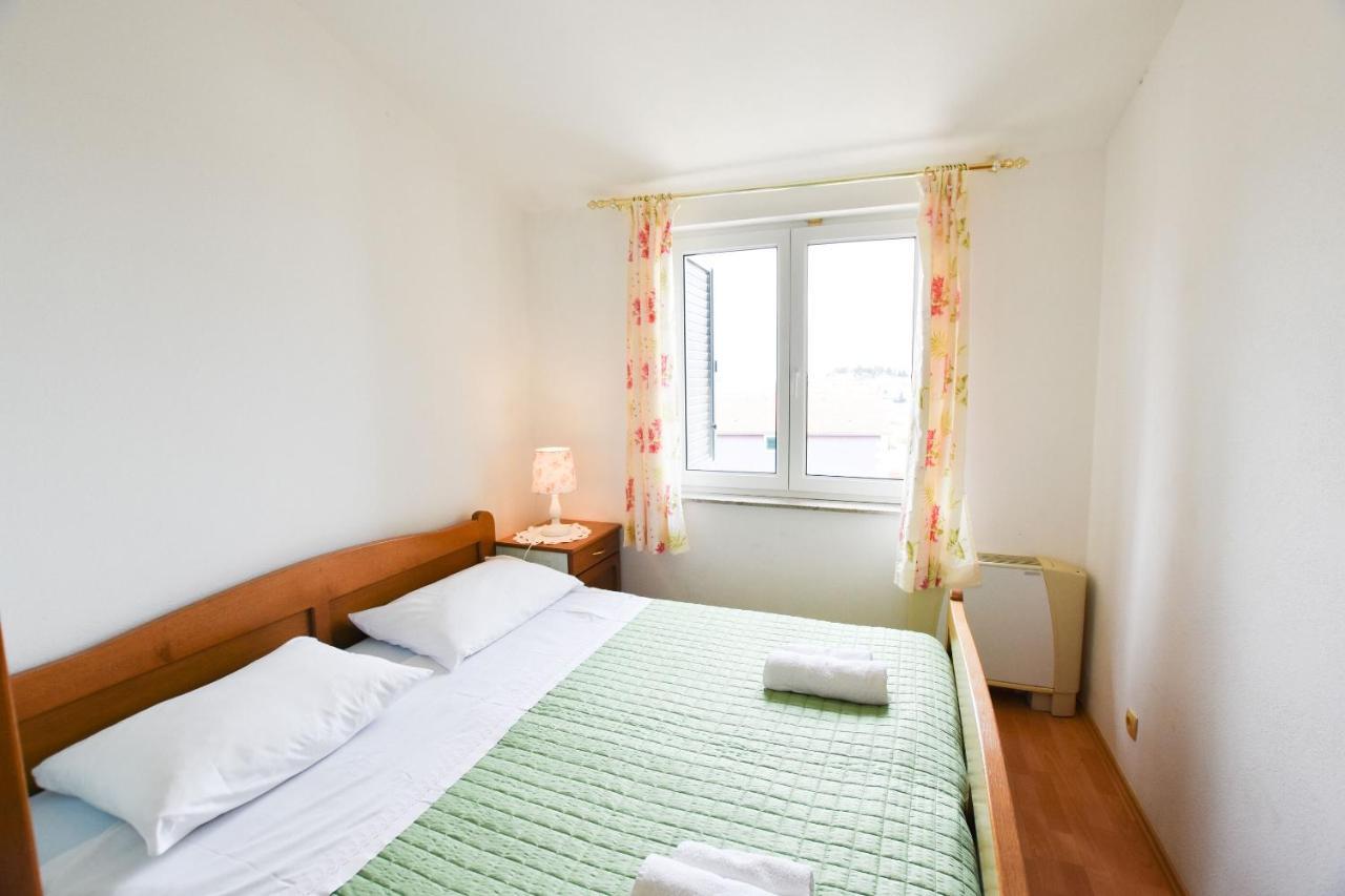 Apartments Karmen I Primošten المظهر الخارجي الصورة