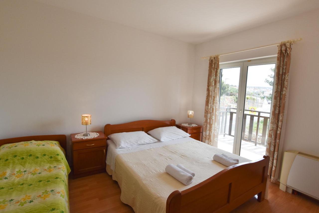 Apartments Karmen I Primošten المظهر الخارجي الصورة