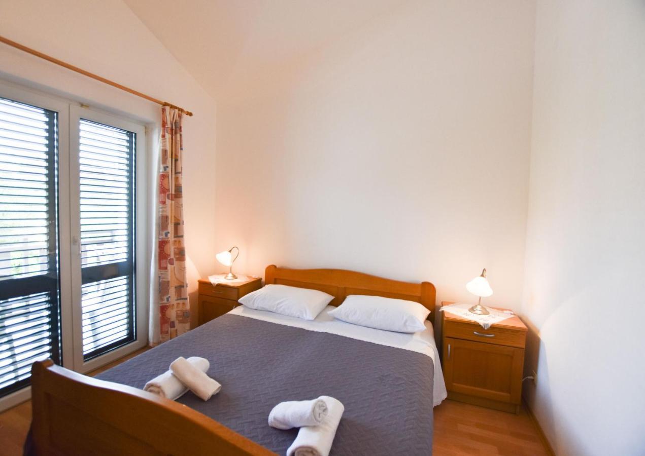 Apartments Karmen I Primošten المظهر الخارجي الصورة