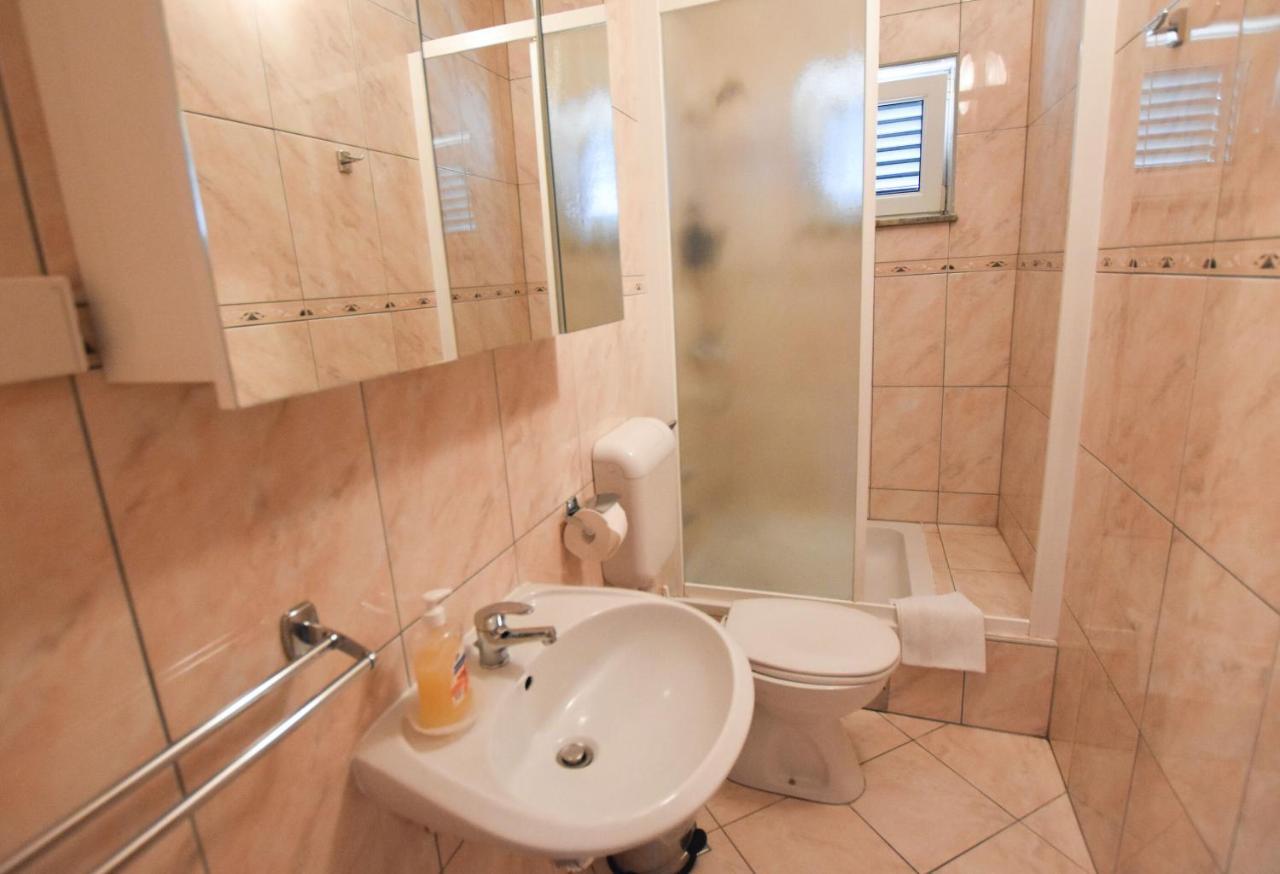 Apartments Karmen I Primošten المظهر الخارجي الصورة