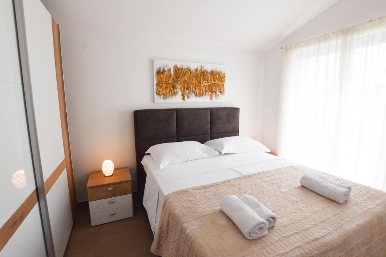 Apartments Karmen I Primošten المظهر الخارجي الصورة