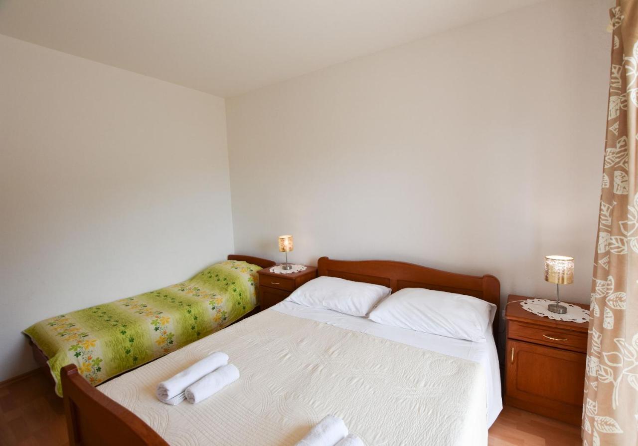 Apartments Karmen I Primošten المظهر الخارجي الصورة