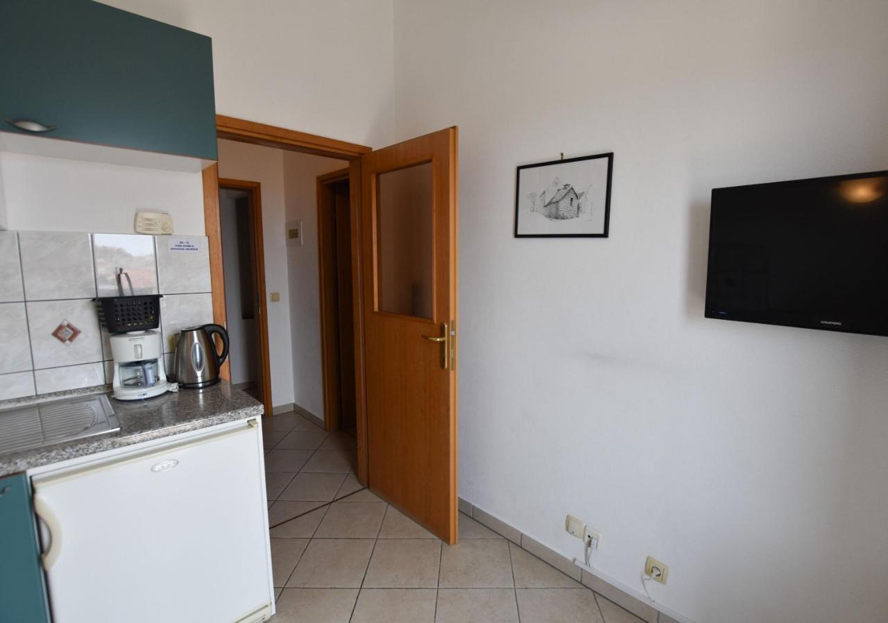 Apartments Karmen I Primošten المظهر الخارجي الصورة