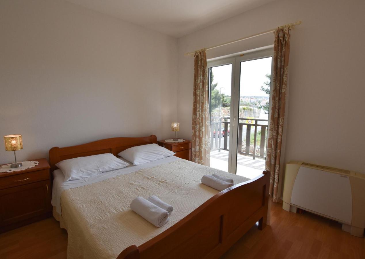 Apartments Karmen I Primošten المظهر الخارجي الصورة