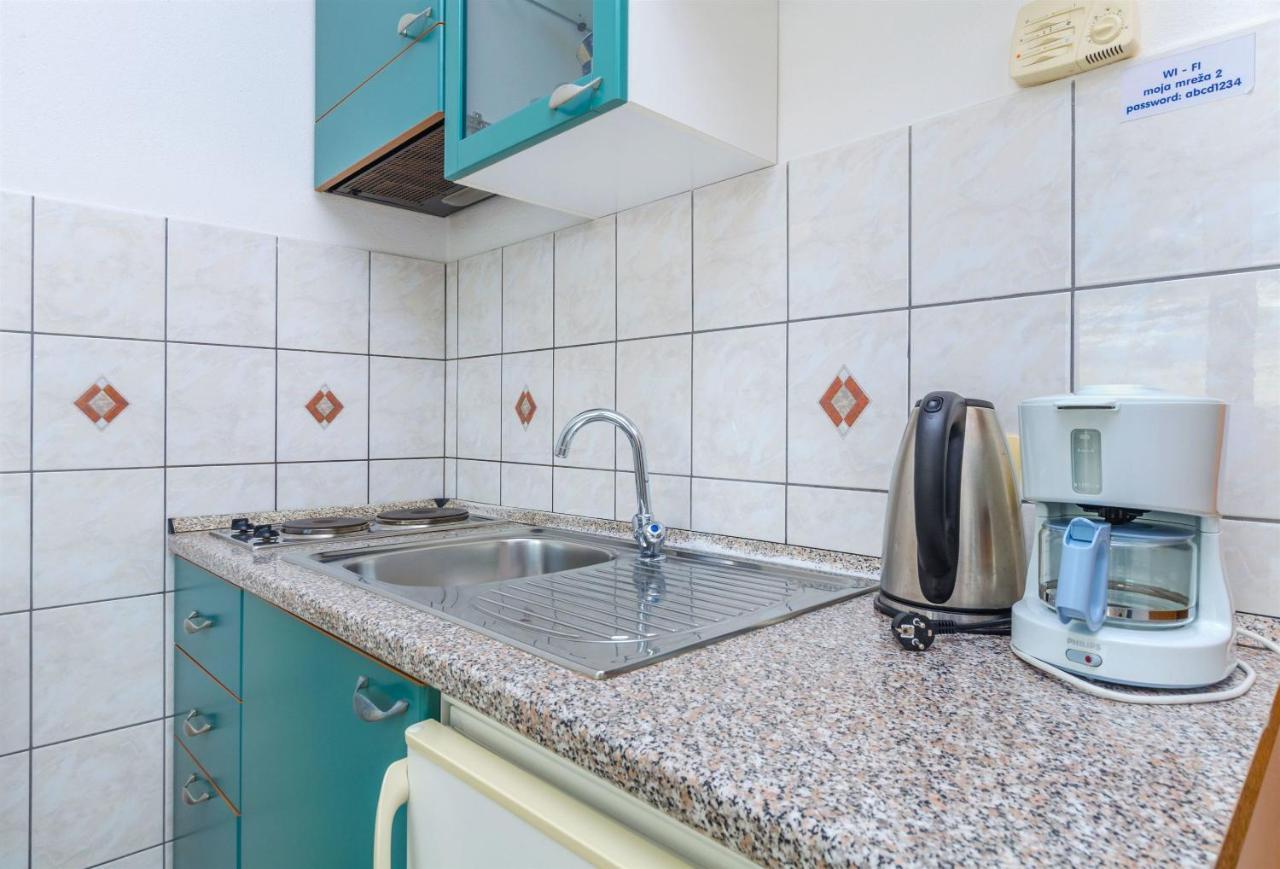 Apartments Karmen I Primošten المظهر الخارجي الصورة