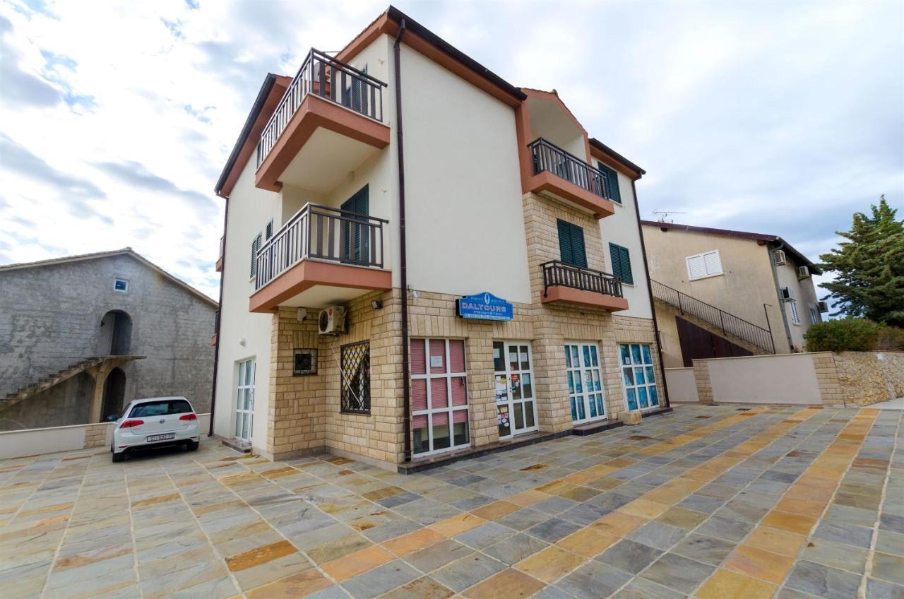 Apartments Karmen I Primošten المظهر الخارجي الصورة