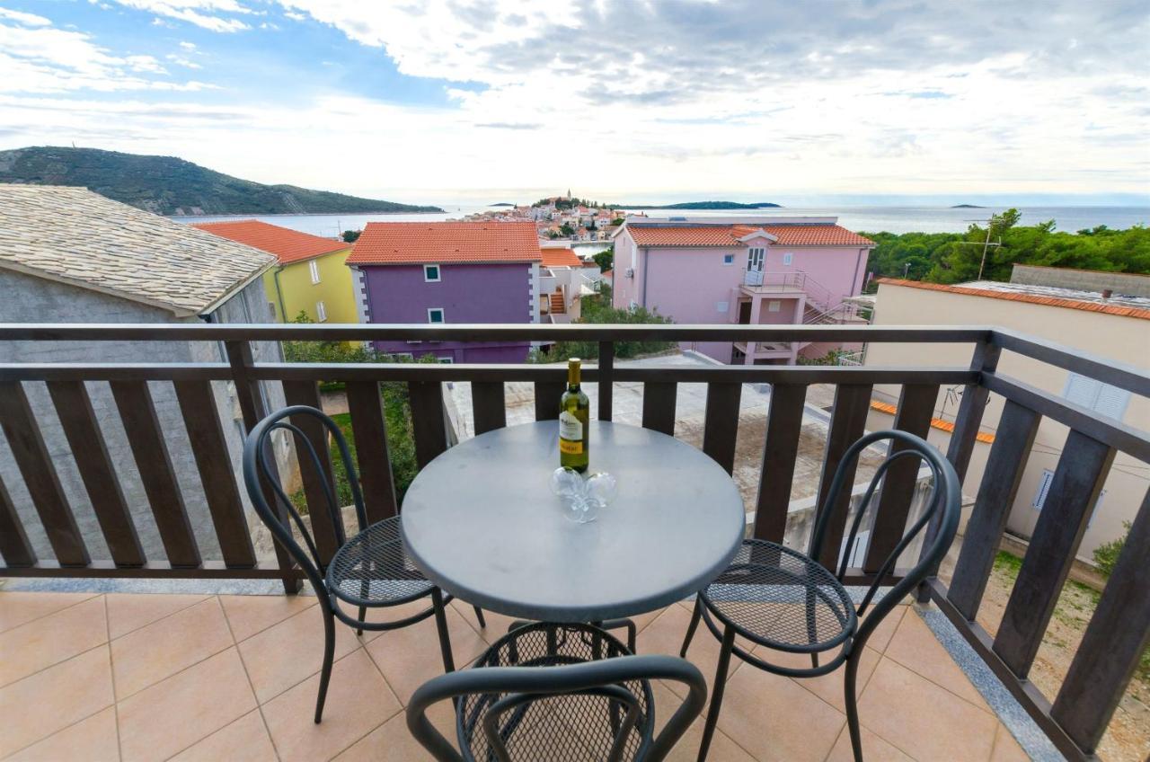 Apartments Karmen I Primošten المظهر الخارجي الصورة