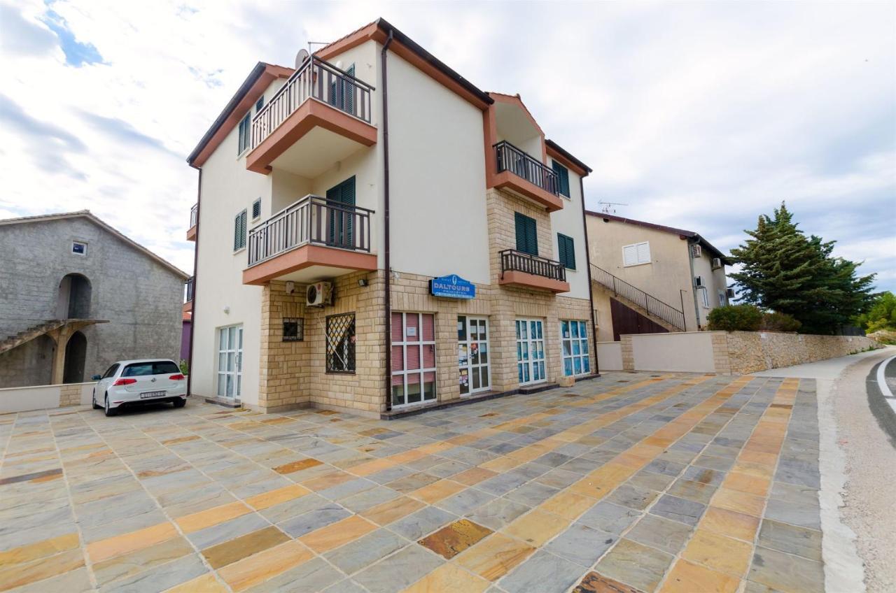 Apartments Karmen I Primošten المظهر الخارجي الصورة