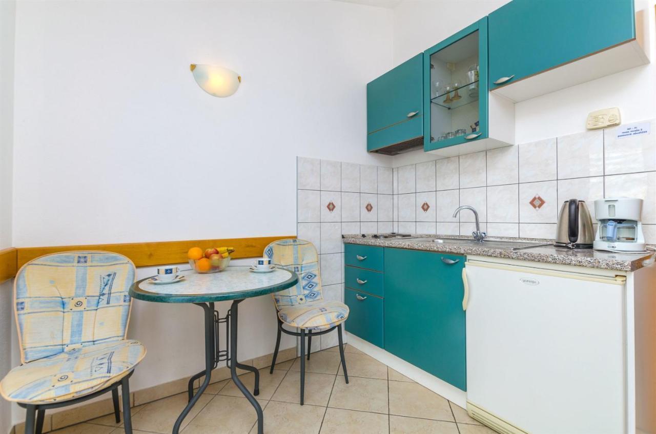 Apartments Karmen I Primošten المظهر الخارجي الصورة