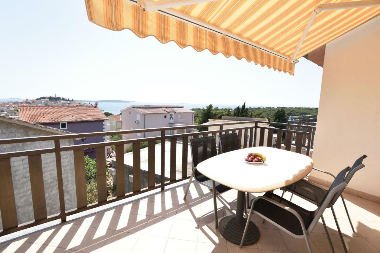 Apartments Karmen I Primošten المظهر الخارجي الصورة
